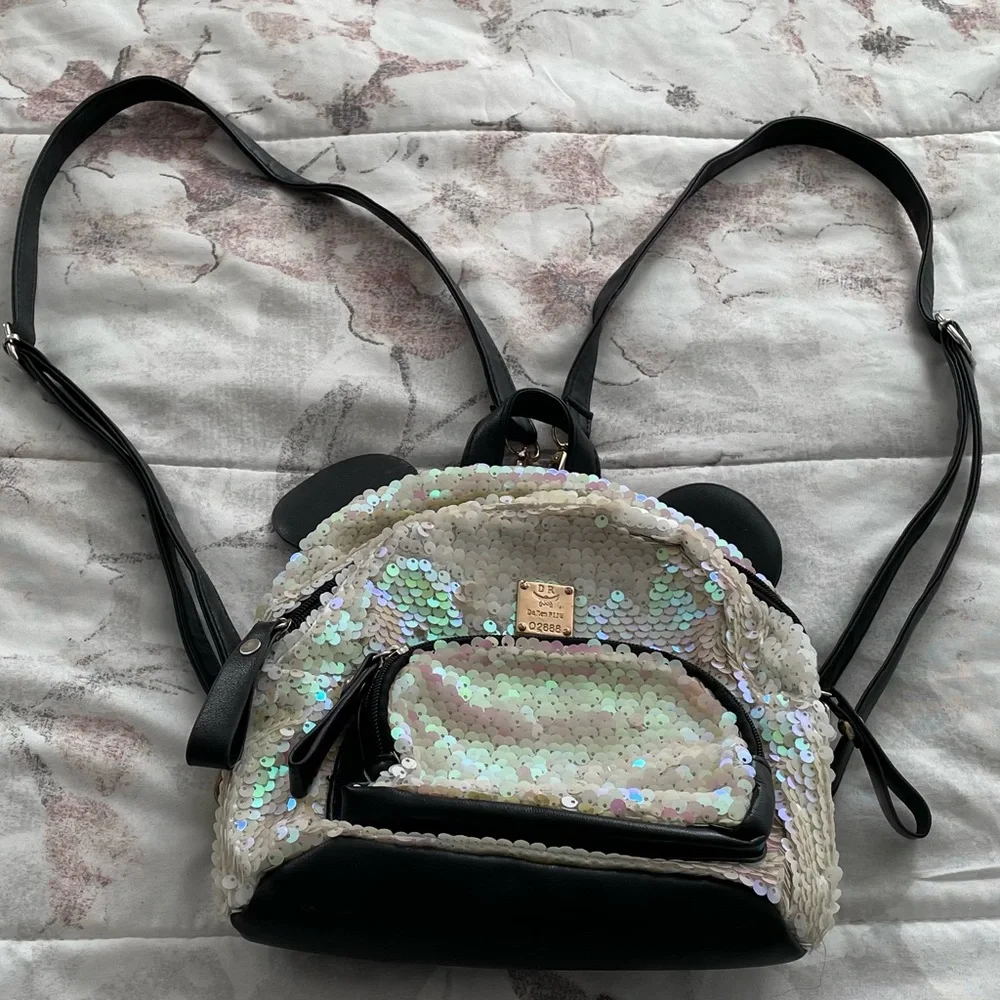 D&R Daren Piju sequins white and pink backpack party black back removable straps